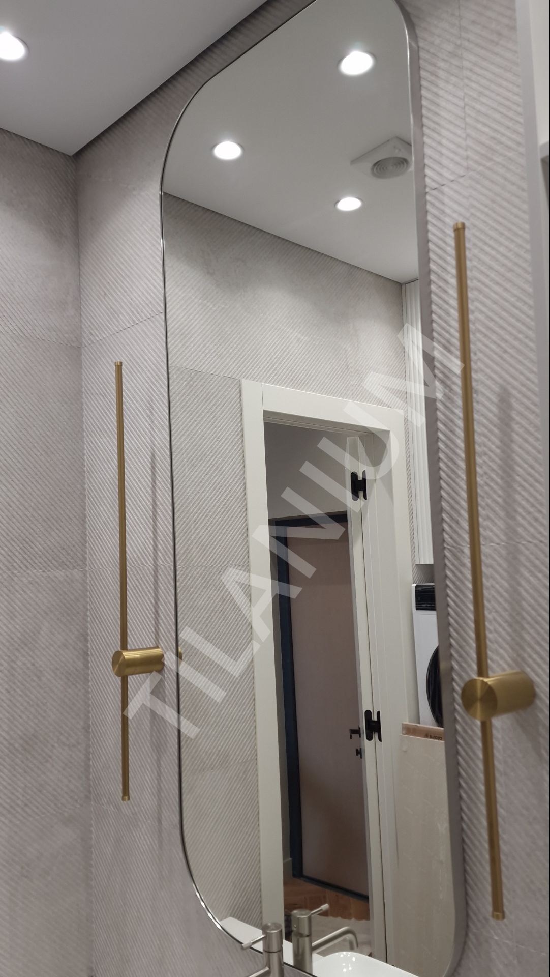 Зеркало в раме матовый хром