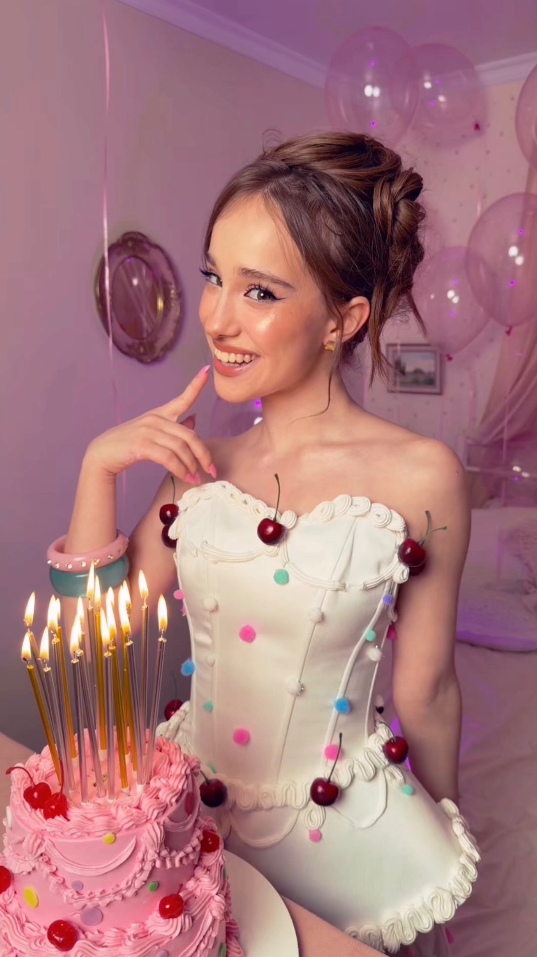 наш новый трек «У нее лучше» выходит 17 апреля 👑