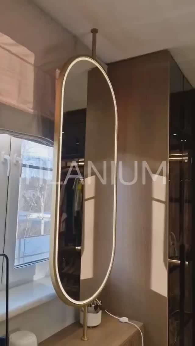 Зеркало в широкой раме под латунь, с фронтальной подсветкой