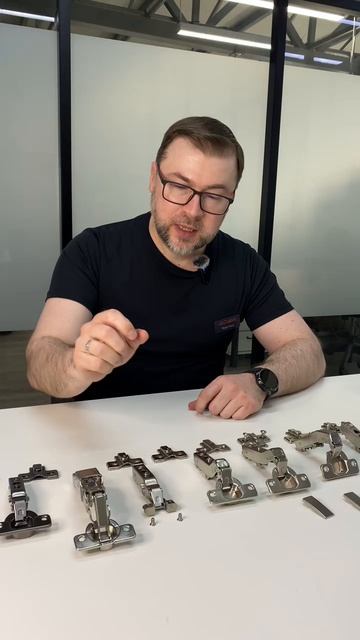 Ассортимент мебельных петель с доводчиком новой серии 896