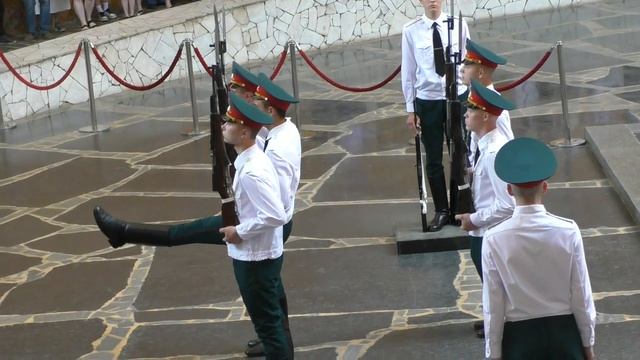 СМЕНА ПОЧЁТНОГО КАРАУЛА в ПАНТЕОНЕ СЛАВЫ(г.Волгоград).Видео Татьяны Крестьянсковой