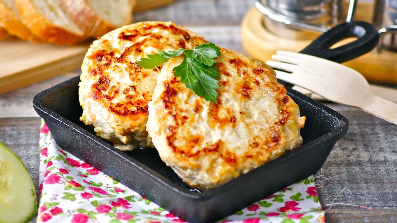 🔥 КУРИНЫЕ КОТЛЕТЫ С СЕКРЕТОМ! Квашеная капуста делает их НЕВЕРОЯТНО сочными - гарнир не нужен!