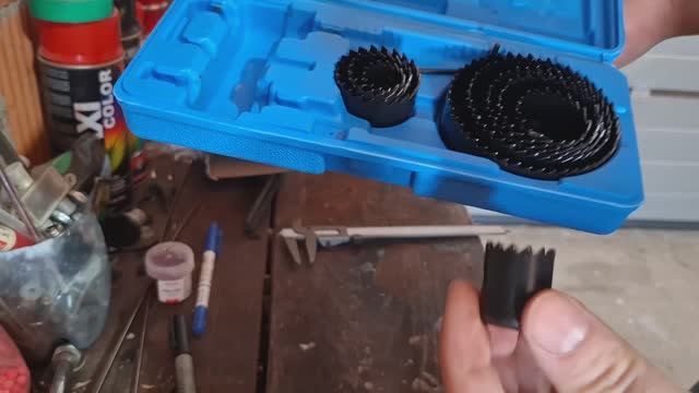 Дешевый набор китайских коронок по дереву, пластику и гипсокартону.