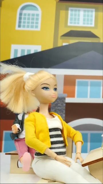 Хлоя идёт лечиться, а все остальные — в бассейн! ♀️ #куклы #длядетей #барби