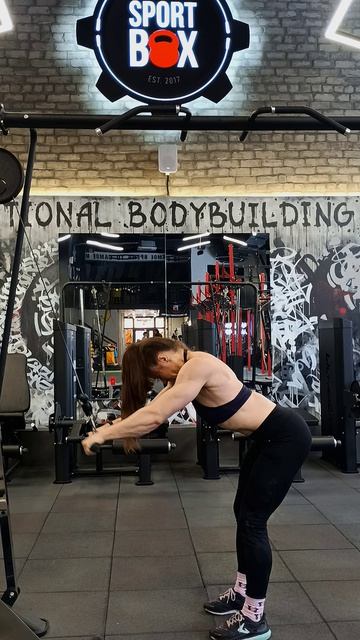 Пуловер в кроссовере