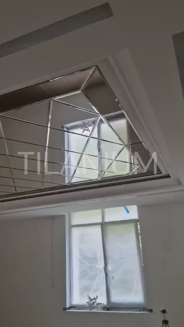 Зеркальное панно на потолок