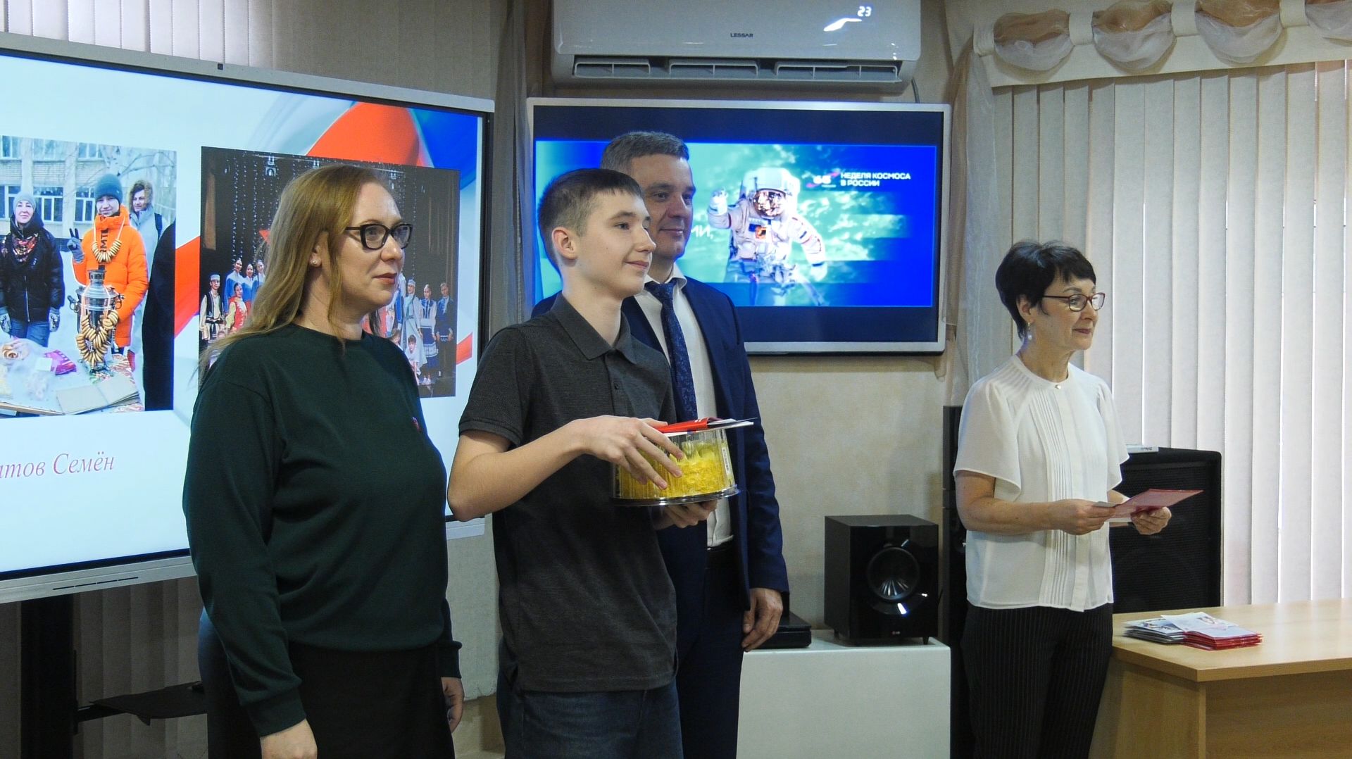 Юным копейчанам вручили первые паспорта