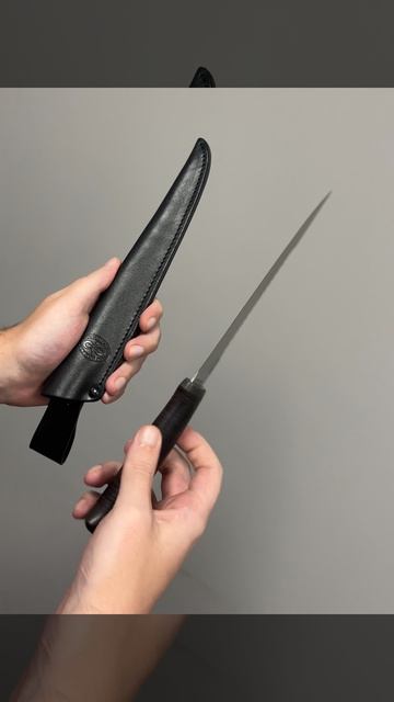 Белуга кожа 95Х18 - нож в руке