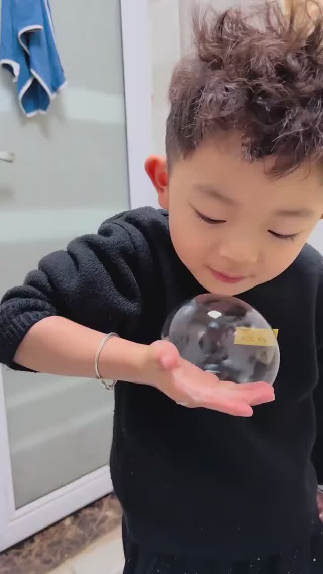 Маленький танцор из Китая и мыльный пузырь # дети # мальчик # музыка #