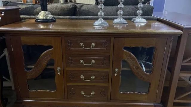 Буфет со стеклянными дверцами МИГ276 из массива дерева от фабрики Satin Furniture (Индонезия)