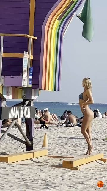 #Shorts Летний отдых на пляже в Испании. Барселона.