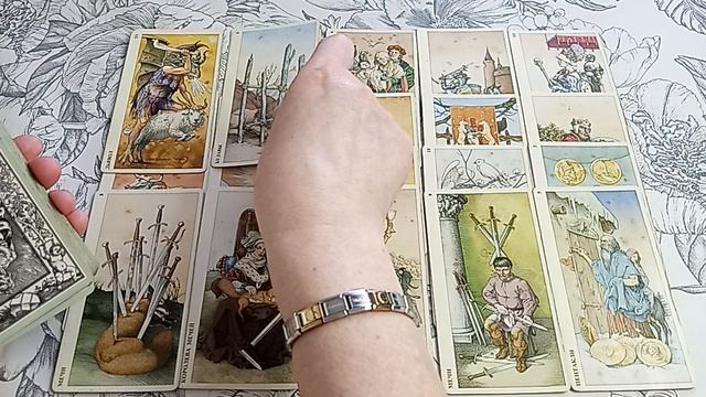 КРУЖИТ ВОРОНЬЕ, ВАШ РЕСУРС ПОКОЯ НЕ ДАЕТ