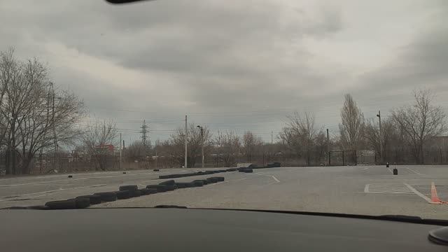 Учимся работать с педалями на автодроме. Основные действия и рекомендации