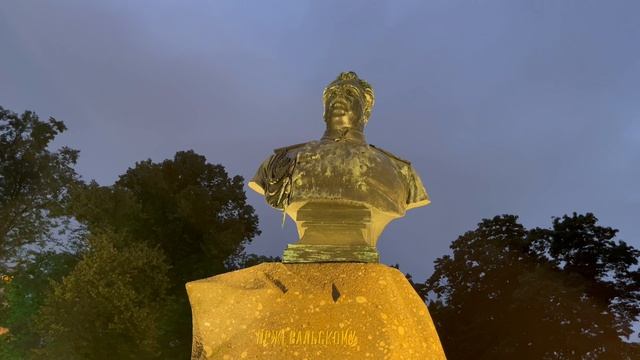 Памятник отцу Сталина в АлександроНевске