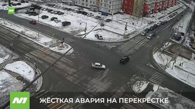 Жёсткая авария на перекрёстке Интернациональной и Пермской. Нижневартовск