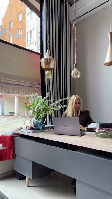 Салон штор Перфекто.
Шторы под ключ в Краснодаре.
Карнизы с установкой.
Ткани для штор.