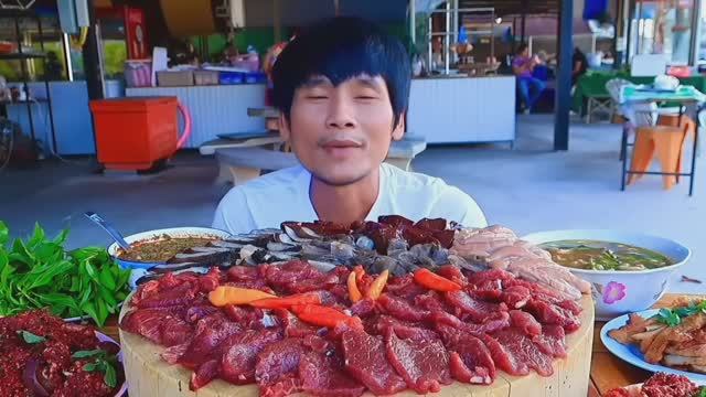 #MUKBANG Свежее мясо, субпродукты и свежие овощи с острым соусом! ASMR ЕДА НА КАМЕРУ ОБЖОР ОБЕД