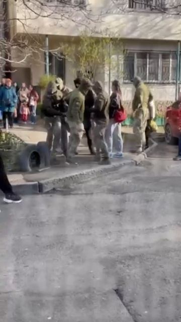 В Одессе просто без разбора затянули пацана.