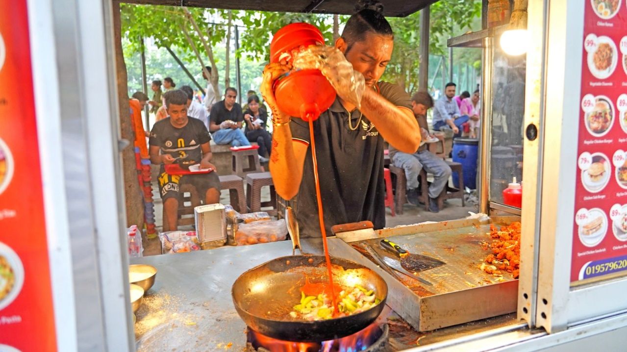 Король фастфуда! Приготовление лапши чау-мейн быстрее всех!