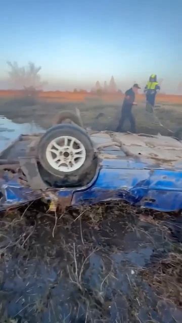 Четыре человека погибли при аварии в легковушке — за рулем был подросток. Об этом сообщили в Следком