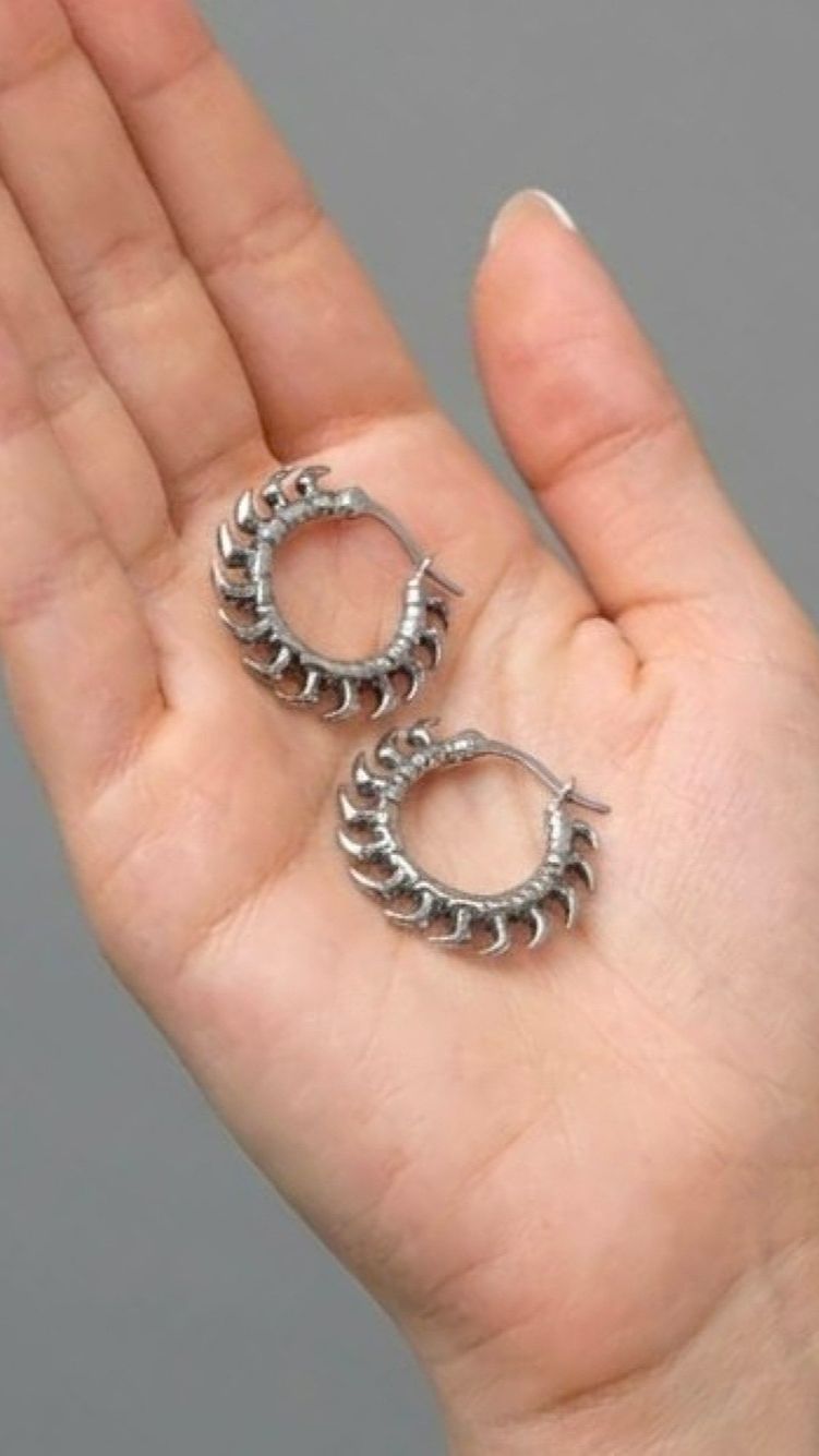 Дизайнерские серьги‑булавки 