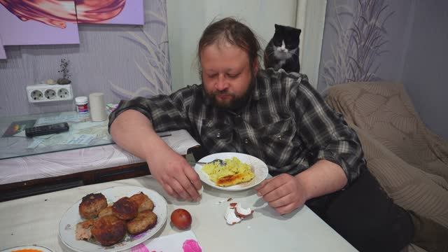 Погода нарушает планы работяги Обход графской усадьбы с утра по-раньше ПОДВАЛ ИЛЬИЧА