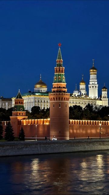 Ночной Кремль: красота и величие #Москва #Кремль #путешествия