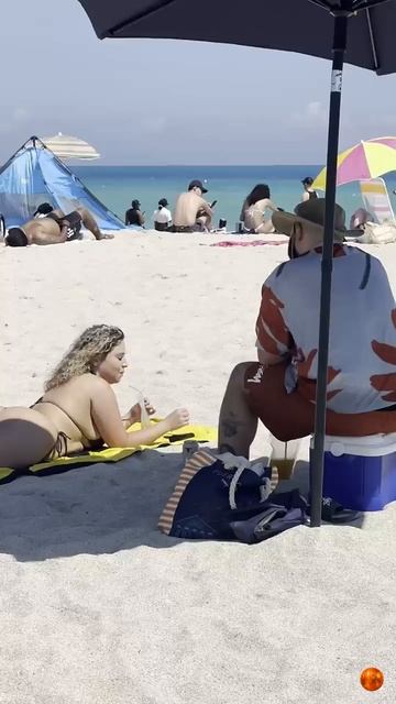 #Shorts Летний отдых на пляже в Испании. Барселона.