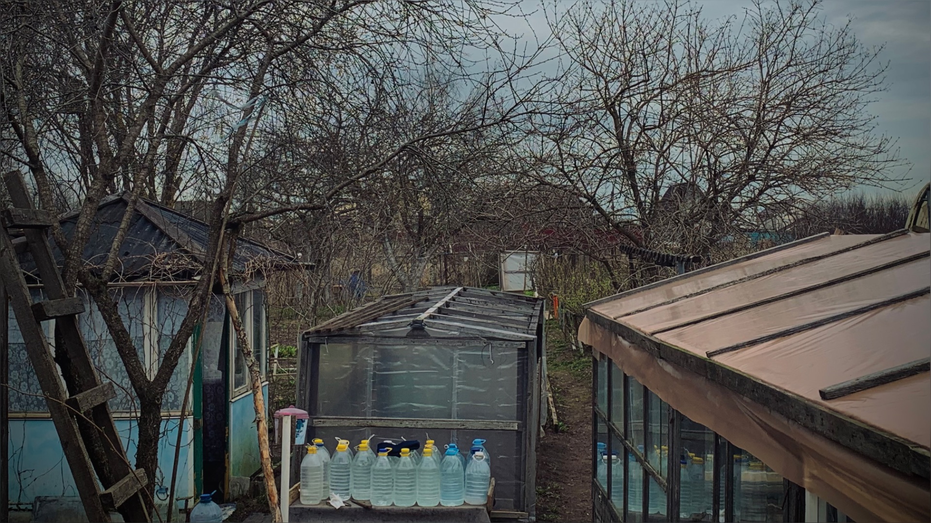 VLOG: С погодой повезло / Накрываем теплицу / Посеял три сорта РЕДИСКИ / Апрель 2026.