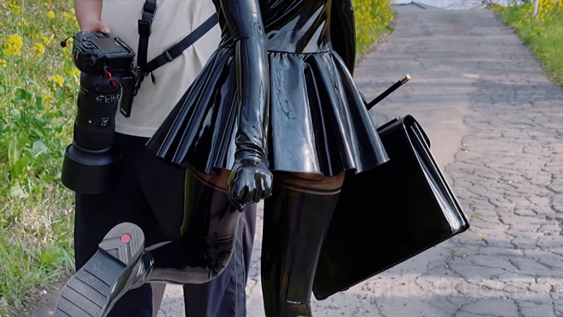 Чекаем фотки во время фотосессии.)