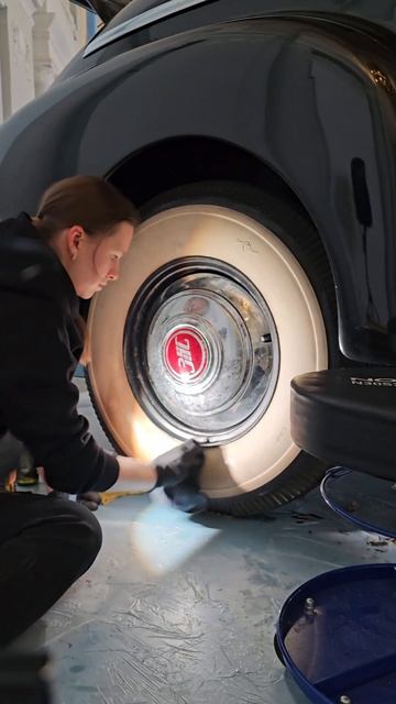 Стояла задача вернуть белизну колесам. Как вам результат?