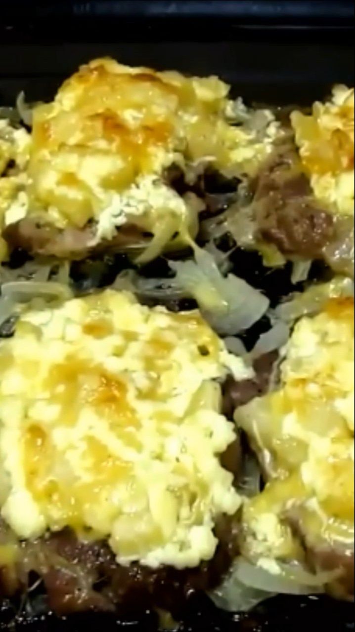 Один из лучших рецептов мяса, потрясающий и один из любимых! Для девочек рецепт!!