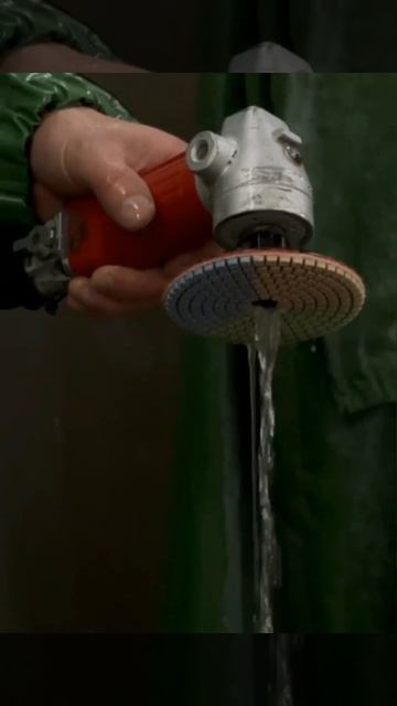 Шлифовка поверхности и края подоконника