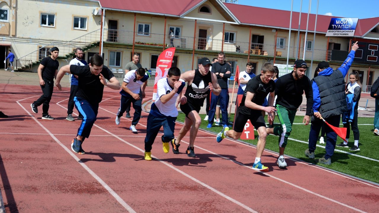 Выходные на спорте. На городском стадионе прошел муниципальный этап турнира «Сельские игры Кубани».