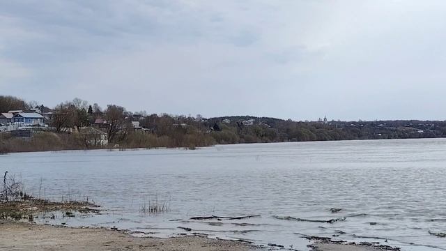 Очень красиво. Ощущение, что ты стоишь, посреди воды. ( 15 апреля)