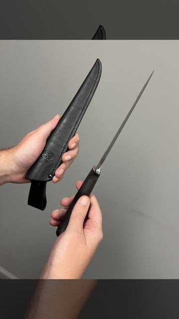 Белуга граб 95Х18 - нож в руке