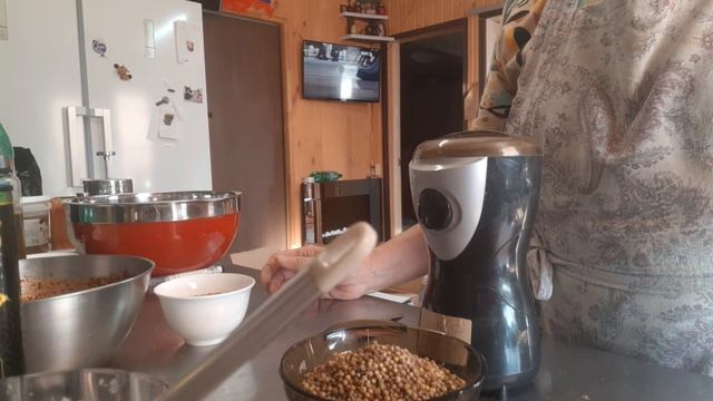 Неугомонная! Сделала аджика.