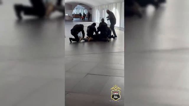 Курьера мошенников, похитивших более 45 миллионов рублей, задержали полицейские Камчатки