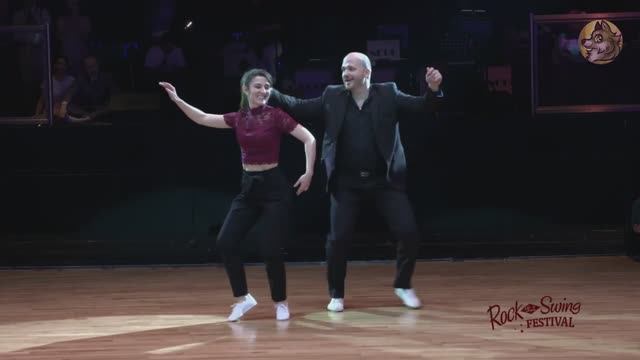 ПОЗВОНИ МНЕ, ПОЗВОНИ - Томас и Софи - Елена КАРПУК