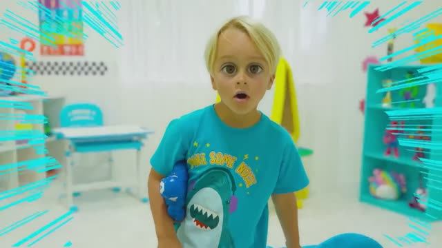 Друзья исследуют секретные комнаты