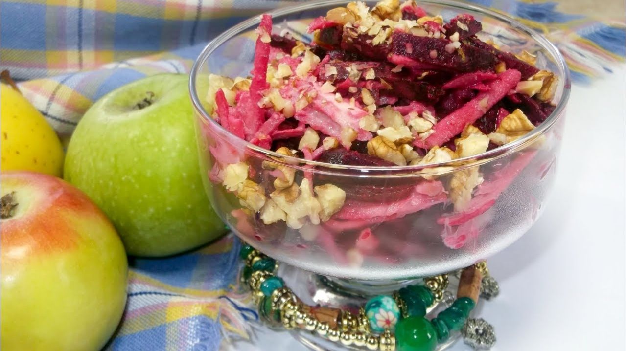 Витаминный Яркий Салат с яблоком и грецкими орехами