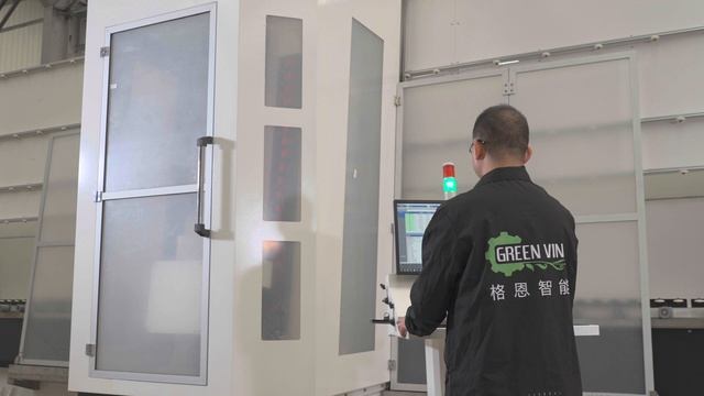 Вертикальный CNC-обрабатывающий центр для стекла SKY2535.V