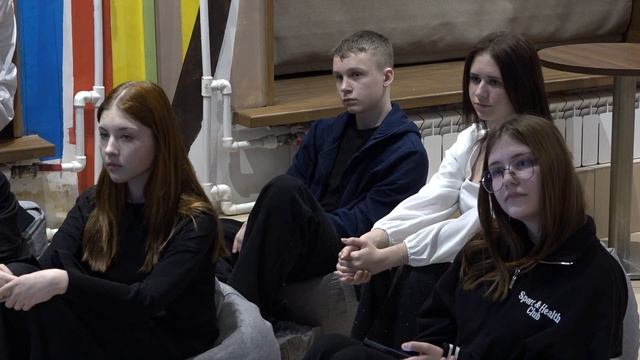 Диалог на равных. Пушкинский молодёжный актив встретился художником уличного искусства