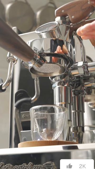 Как надо пить кофе🥨