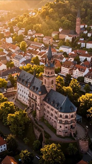 Сказочный замок на горизонте #архитектура #пейзажи #замки