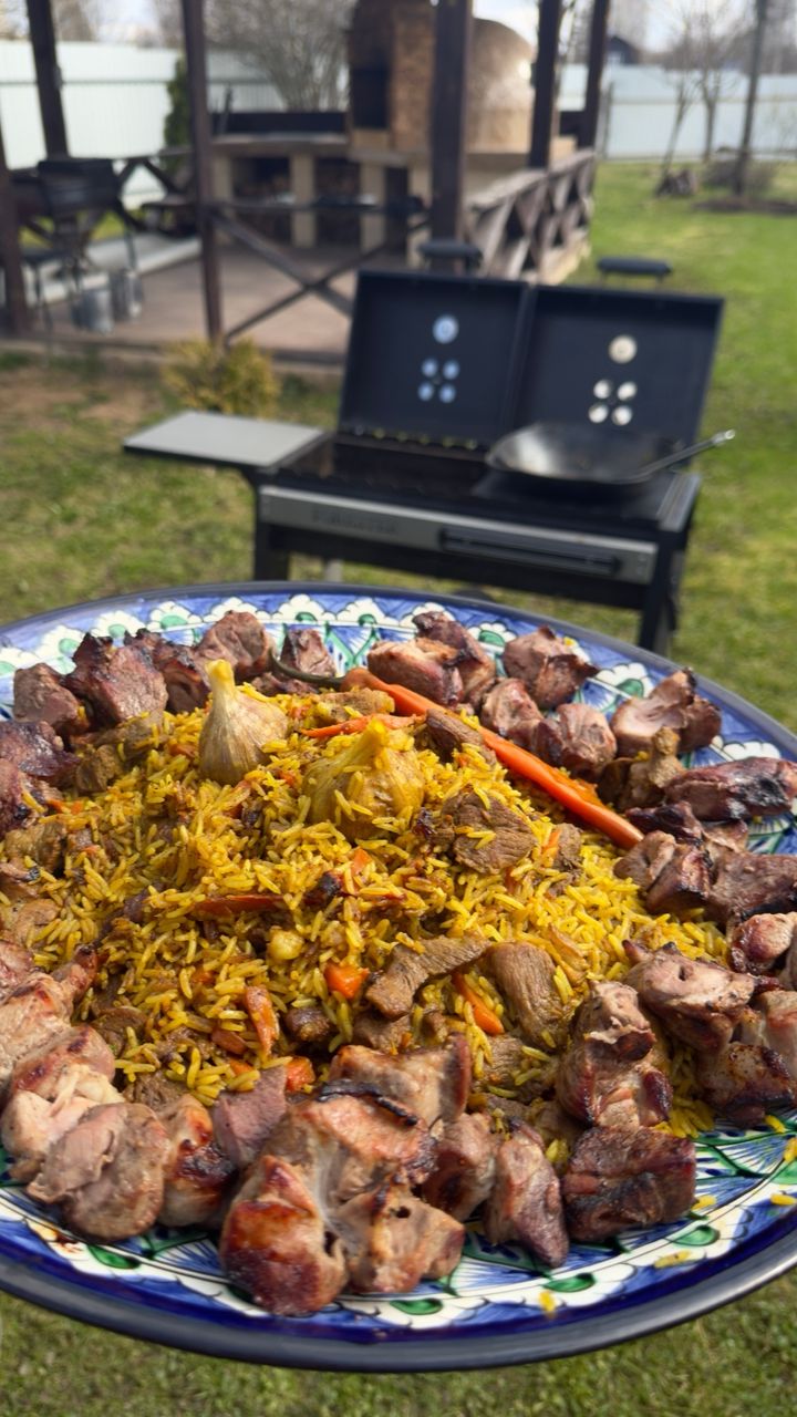 Плов и шашлык с бараниной на углях