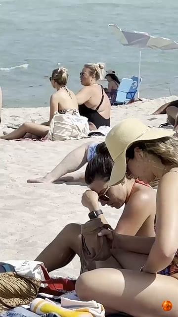 #Shorts Летний отдых на пляже в Испании. Барселона.