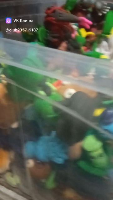 Контейнер с фигурками из воздушного пластилина