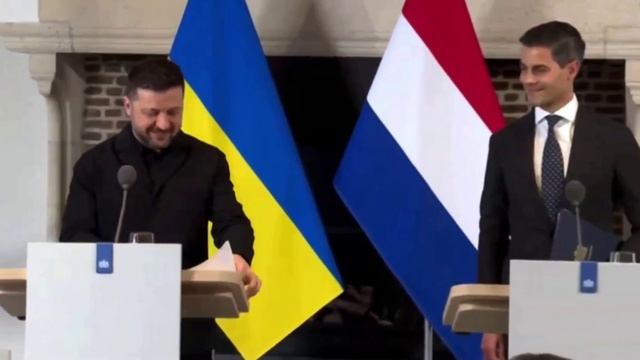 «Це п****ц»: переводчик гниды  забыл выключить микрофон в конце встречи с премьером Нидерландов !!!