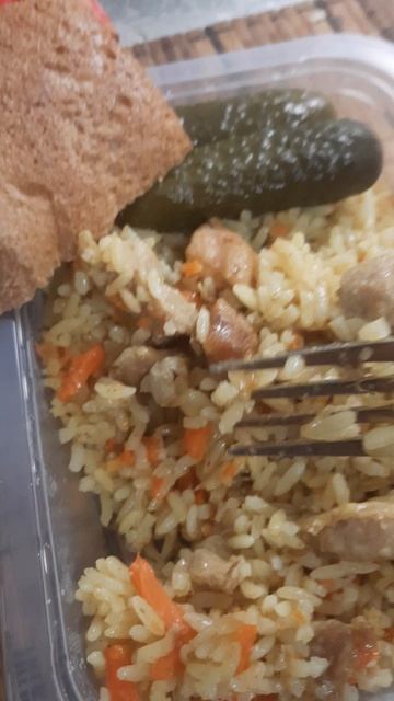 Базовый минимум холостяка. Готовый ужин из магазина, заморозка.